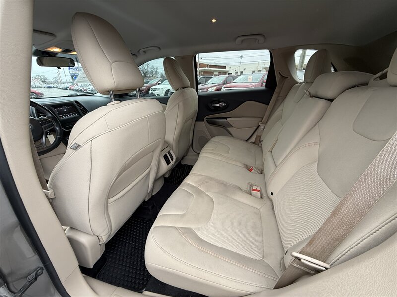 2019 Jeep Cherokee Latitude - Photo 10 - Cahokia, IL 62206