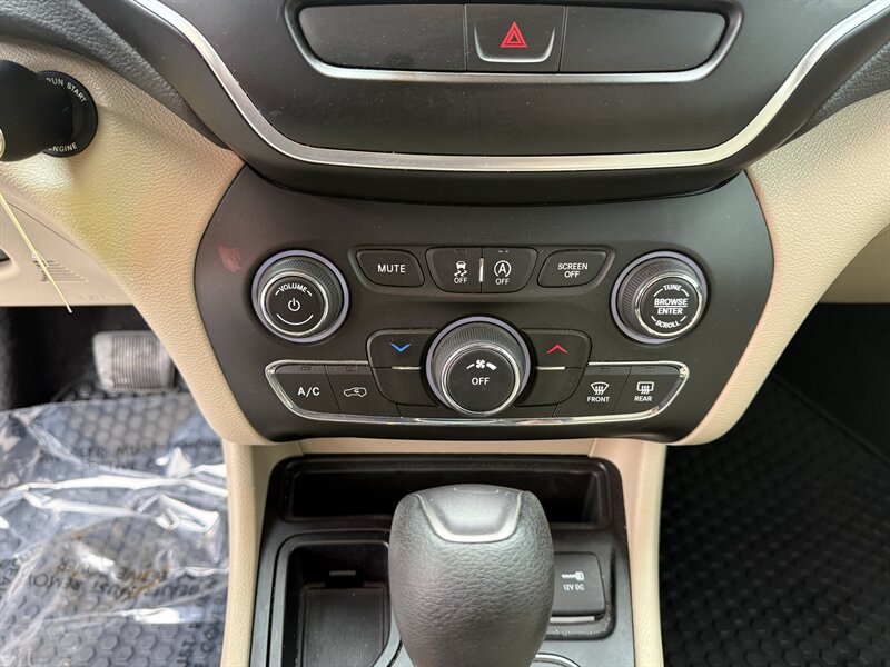 2019 Jeep Cherokee Latitude - Photo 15 - Cahokia, IL 62206