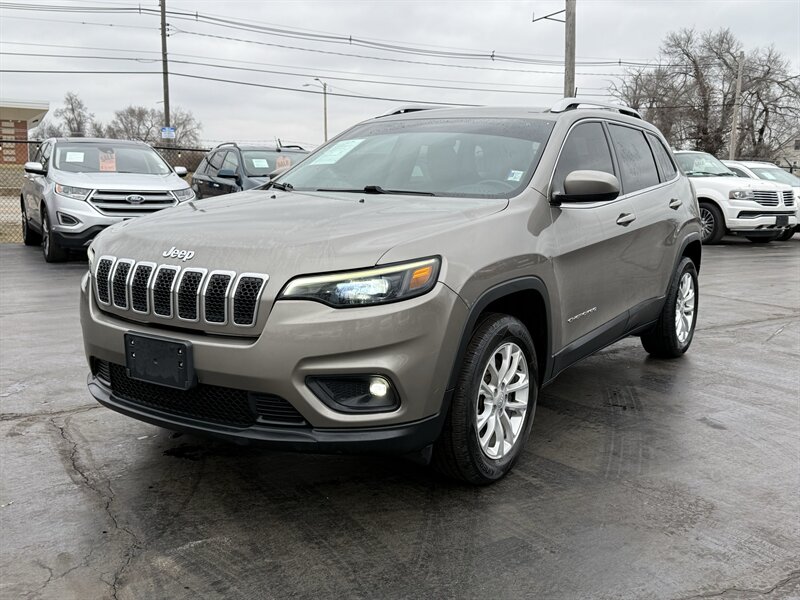 2019 Jeep Cherokee Latitude   - Photo 1 - Cahokia, IL 62206