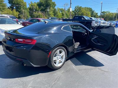 2017 Chevrolet Camaro LT   - Photo 4 - Belleville, IL 62226
