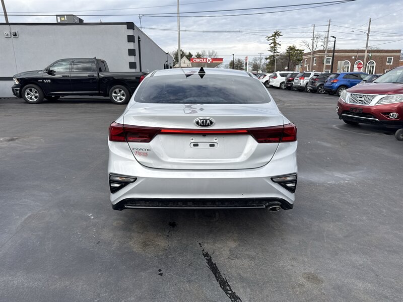 2021 Kia Forte LXS - Photo 8 - Millstadt, IL 62260