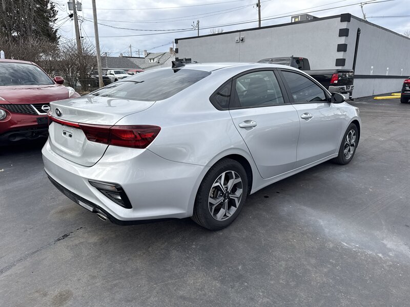 2021 Kia Forte LXS - Photo 3 - Millstadt, IL 62260
