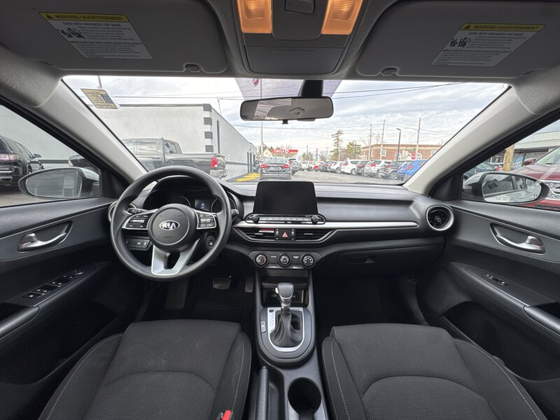 2021 Kia Forte LXS - Photo 10 - Millstadt, IL 62260