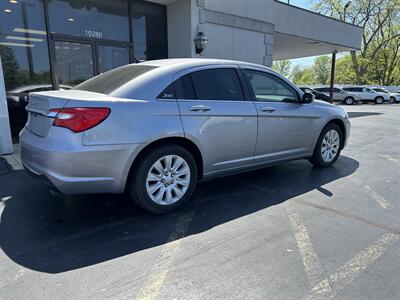 2013 Chrysler 200 LX   - Photo 4 - Fairview Heights, IL 62208