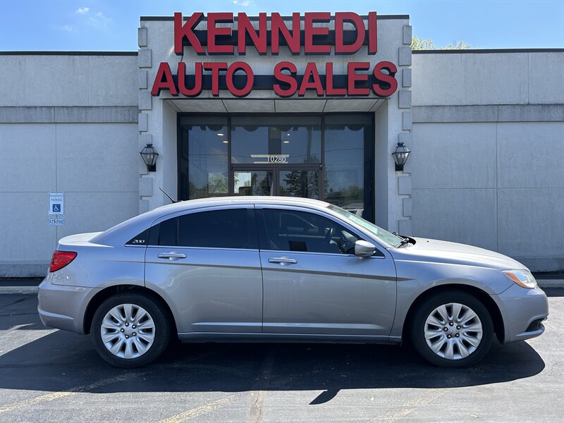 2013 Chrysler 200 LX  