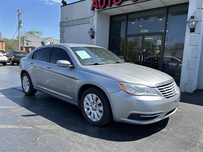 2013 Chrysler 200 LX   - Photo 2 - Fairview Heights, IL 62208