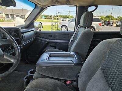 2004 Chevrolet Avalanche 1500   - Photo 2 - Belleville, IL 62223