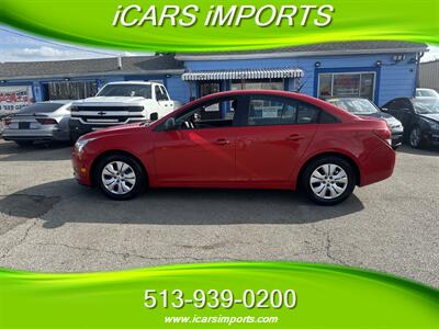 2014 Chevrolet Cruze LS Auto   - Photo 2 - Fairfield, OH 45014