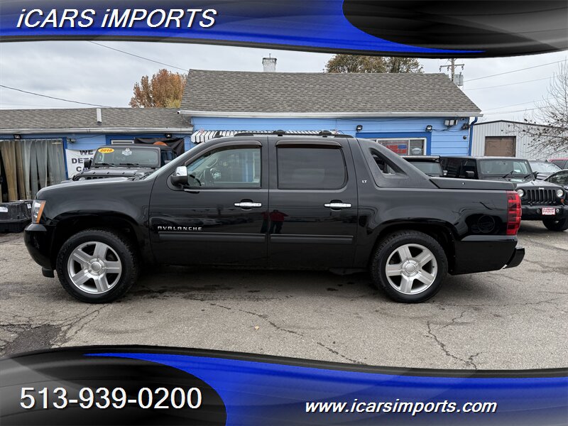 2012 Chevrolet Avalanche LT CREW CAB  4WD w/BackUpCam - Photo 1 - Fairfield, OH 45014