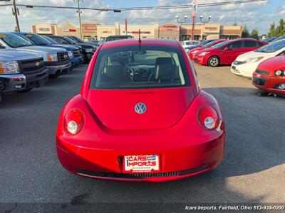 2010 Volkswagen New Beetle Base PZEV   - Photo 8 - Fairfield, OH 45014
