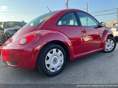 2010 Volkswagen New Beetle Base PZEV   - Photo 12 - Fairfield, OH 45014