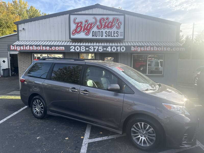 2018 Toyota Sienna XLE