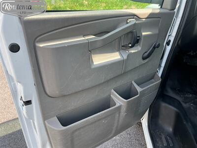2019 Chevrolet Express 3500 12' Box   - Photo 24 - Mount Joy, PA 17552