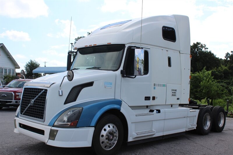 2005 Volvo VN VNL  