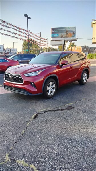 2020 Toyota Highlander LE  