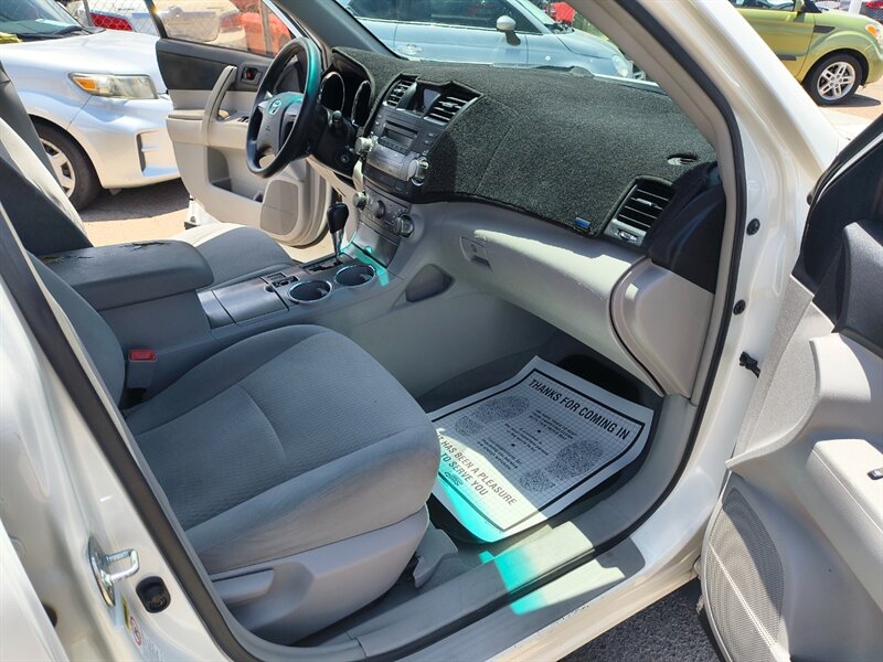 2010 Toyota Highlander   - Photo 12 - Tucson, AZ 85711