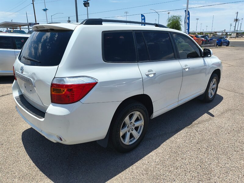 2010 Toyota Highlander   - Photo 2 - Tucson, AZ 85711