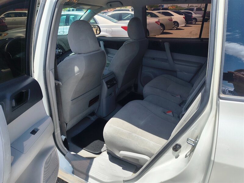 2010 Toyota Highlander   - Photo 9 - Tucson, AZ 85711