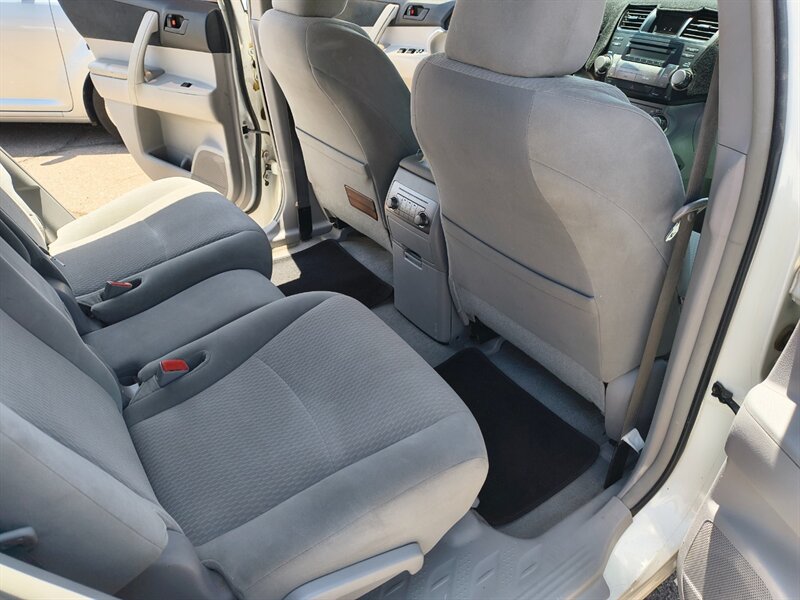 2010 Toyota Highlander   - Photo 11 - Tucson, AZ 85711