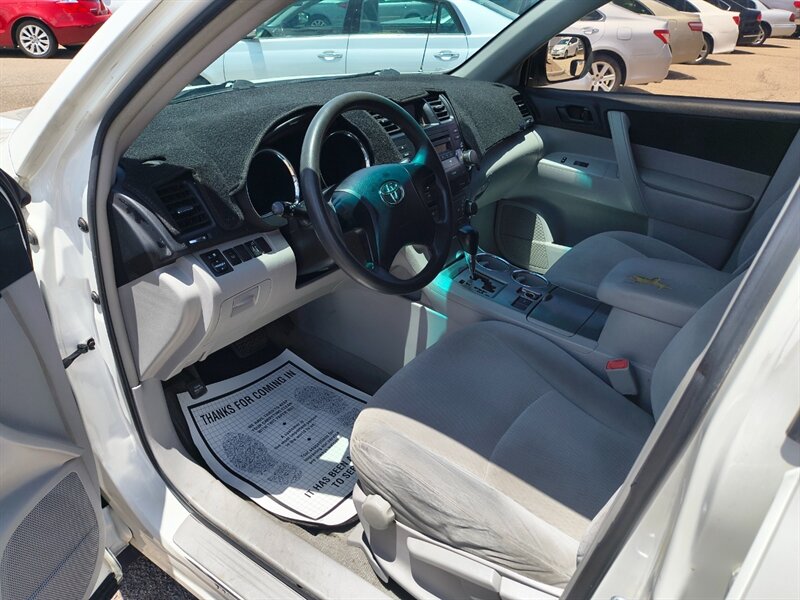 2010 Toyota Highlander   - Photo 8 - Tucson, AZ 85711