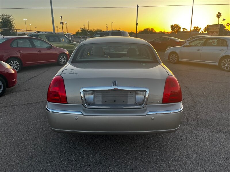 2004 Lincoln Town Car Signature - Photo 5 - Tucson, AZ 85711