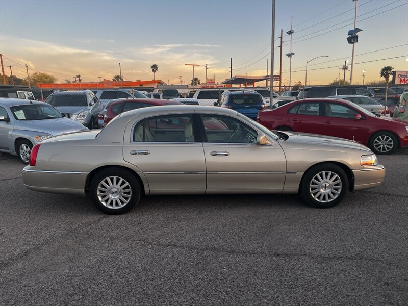 2004 Lincoln Town Car Signature - Photo 6 - Tucson, AZ 85711