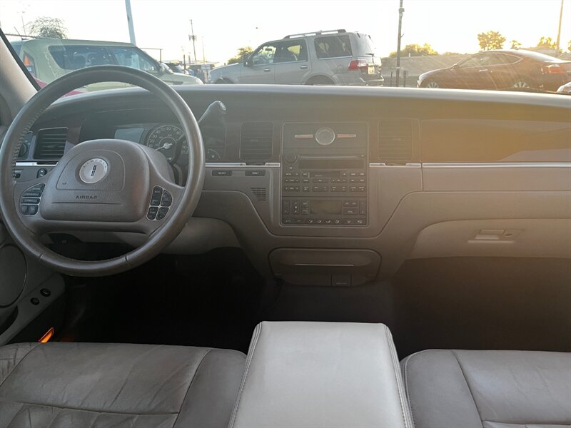 2004 Lincoln Town Car Signature - Photo 9 - Tucson, AZ 85711