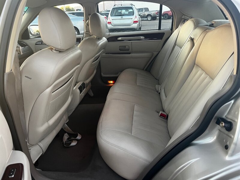 2004 Lincoln Town Car Signature - Photo 8 - Tucson, AZ 85711