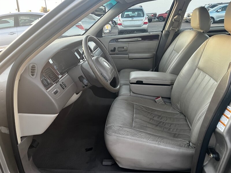 2004 Lincoln Town Car Signature - Photo 7 - Tucson, AZ 85711