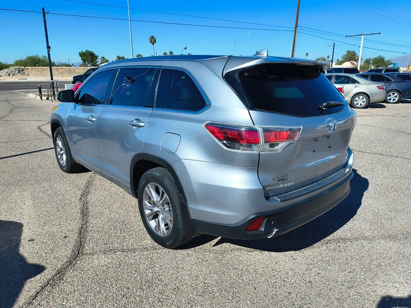 2015 Toyota Highlander XLE   - Photo 6 - Tucson, AZ 85711