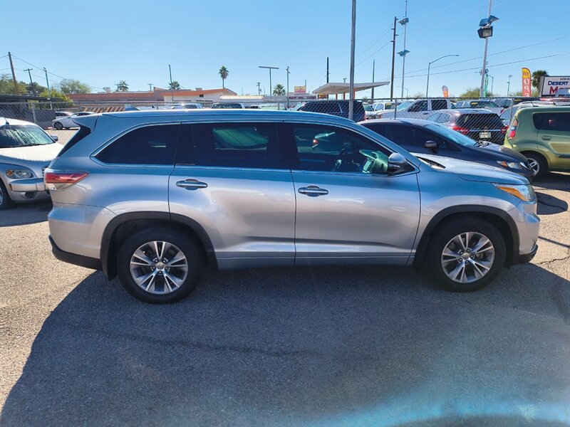 2015 Toyota Highlander XLE   - Photo 4 - Tucson, AZ 85711