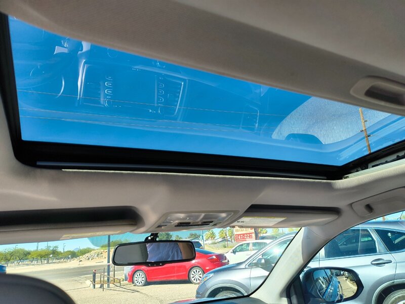 2015 Toyota Highlander XLE   - Photo 14 - Tucson, AZ 85711