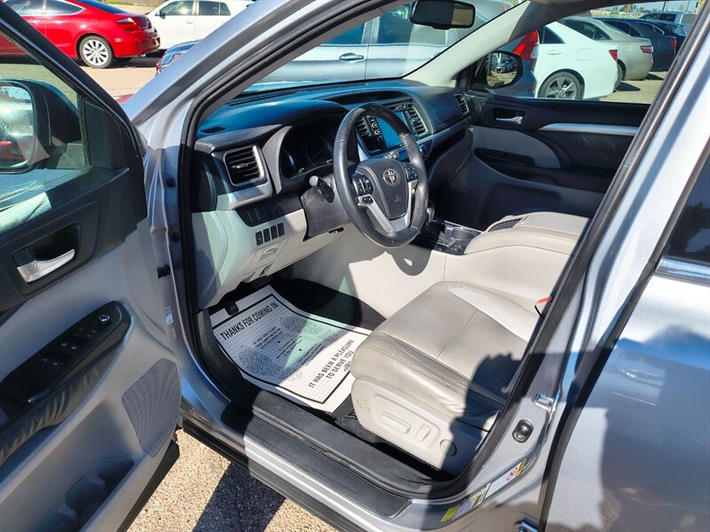 2015 Toyota Highlander XLE   - Photo 8 - Tucson, AZ 85711