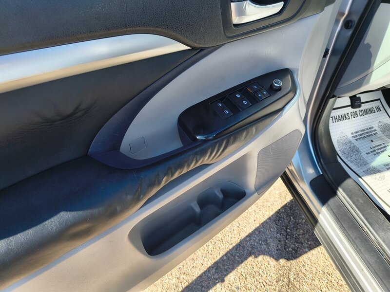 2015 Toyota Highlander XLE   - Photo 15 - Tucson, AZ 85711