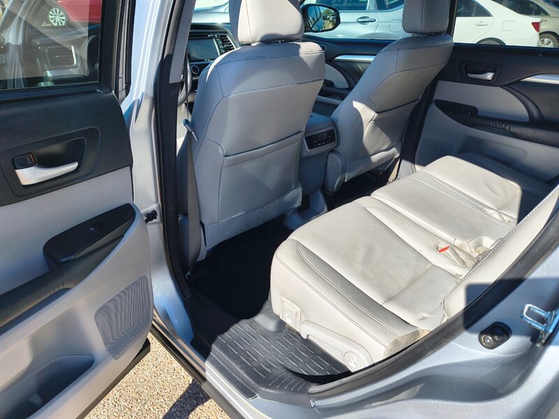 2015 Toyota Highlander XLE   - Photo 9 - Tucson, AZ 85711