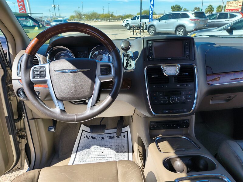 2012 Chrysler Town & Country Limited - Photo 10 - Tucson, AZ 85711