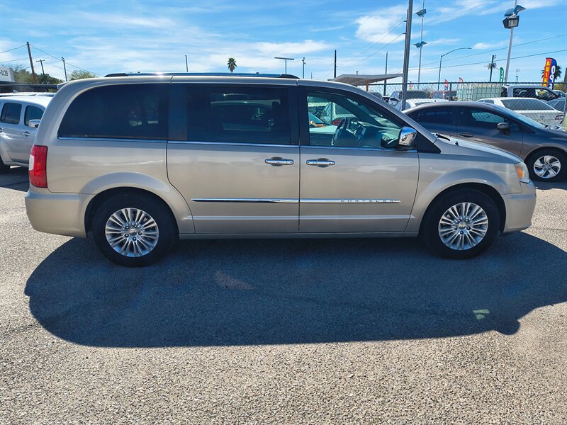 2012 Chrysler Town & Country Limited - Photo 4 - Tucson, AZ 85711
