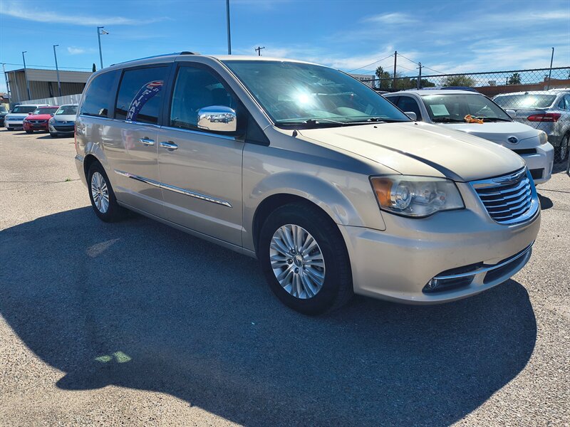 2012 Chrysler Town & Country Limited - Photo 5 - Tucson, AZ 85711