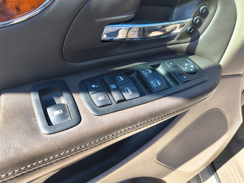 2012 Chrysler Town & Country Limited - Photo 20 - Tucson, AZ 85711