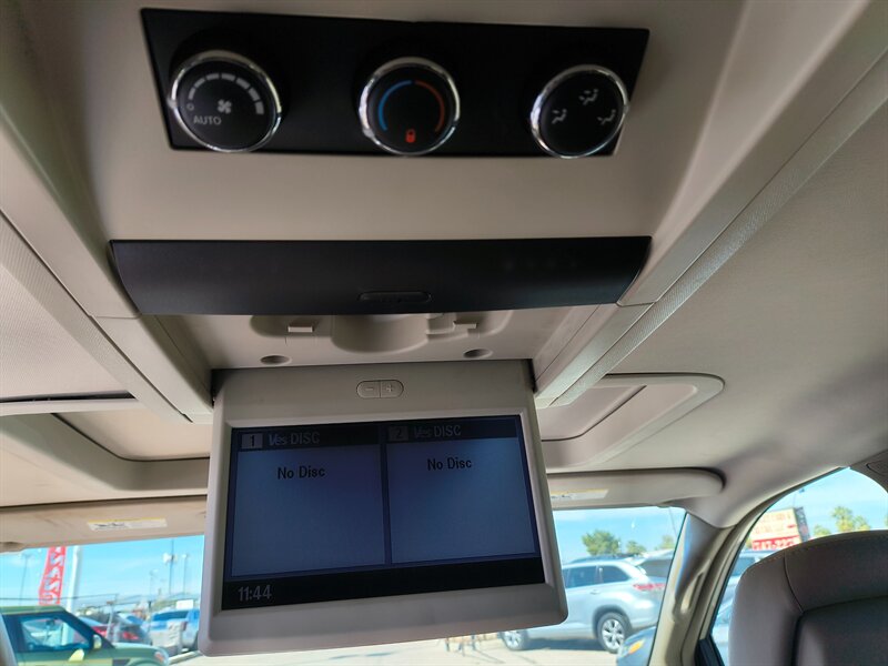 2012 Chrysler Town & Country Limited - Photo 16 - Tucson, AZ 85711