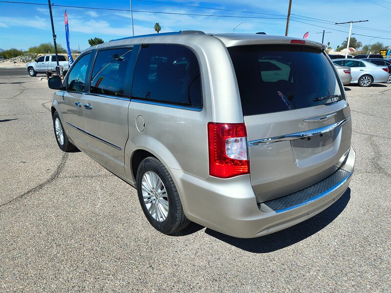 2012 Chrysler Town & Country Limited - Photo 6 - Tucson, AZ 85711