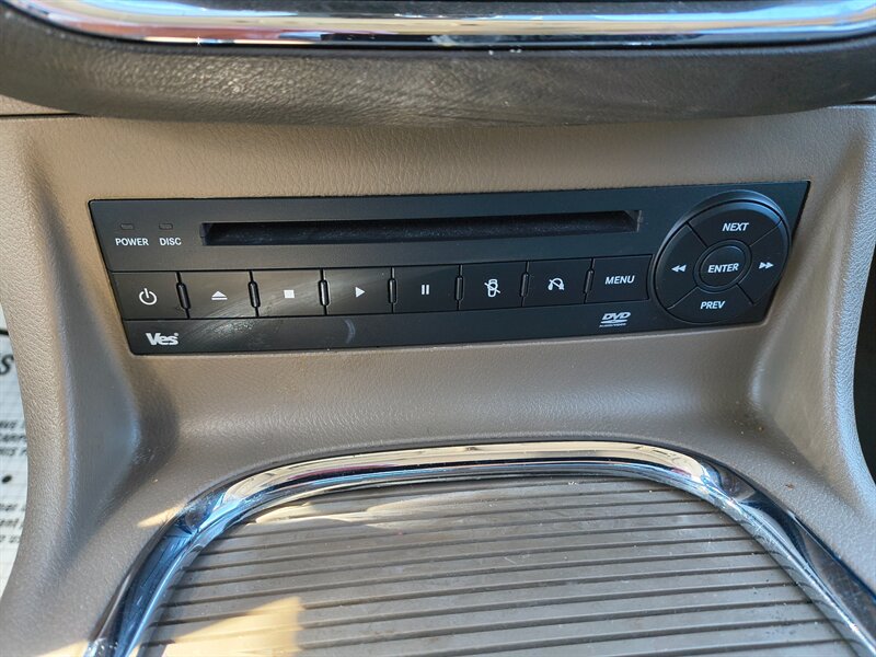 2012 Chrysler Town & Country Limited - Photo 15 - Tucson, AZ 85711