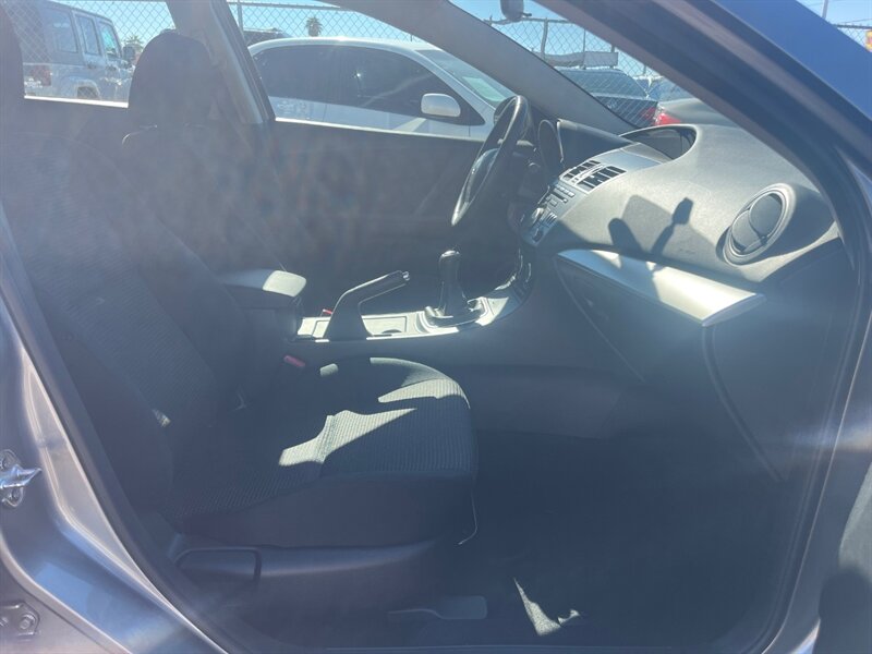 2013 Mazda Mazda3 i Touring   - Photo 12 - Tucson, AZ 85711