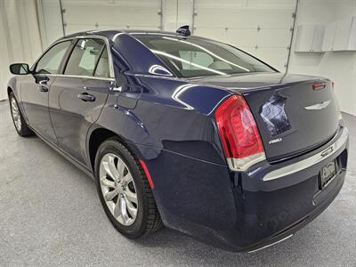 2017 Chrysler 300 Series Limited   - Photo 7 - Spring City, PA 19475
