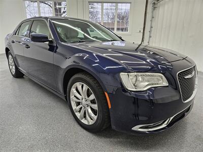 2017 Chrysler 300 Series Limited   - Photo 5 - Spring City, PA 19475