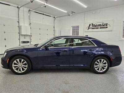2017 Chrysler 300 Series Limited   - Photo 8 - Spring City, PA 19475