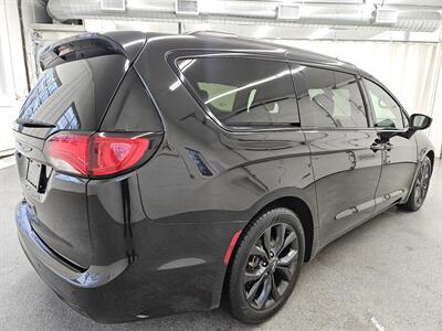 2019 Chrysler Pacifica Touring L Plus   - Photo 4 - Spring City, PA 19475