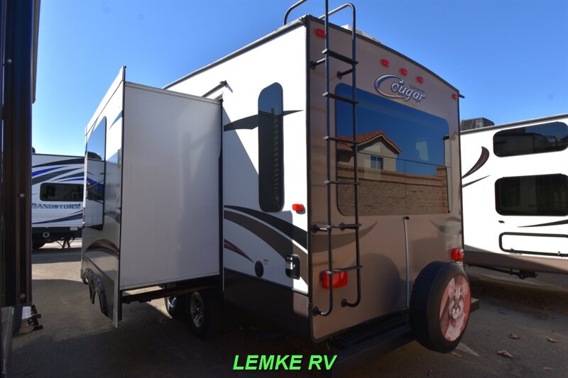 2015 Keystone Cougar Half-Ton 244RLSWE   - Photo 7 - Rocklin, CA 95677