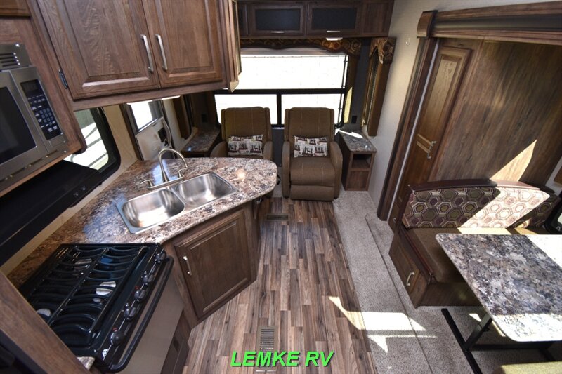 2015 Keystone Cougar Half-Ton 244RLSWE   - Photo 2 - Rocklin, CA 95677