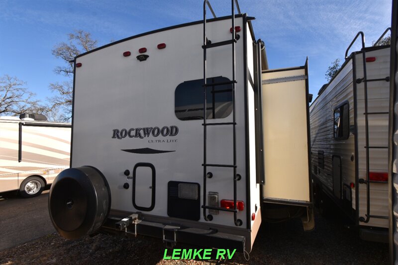 2016 Forest River Rockwood Ultra Lite 2304DS   - Photo 10 - Rocklin, CA 95677